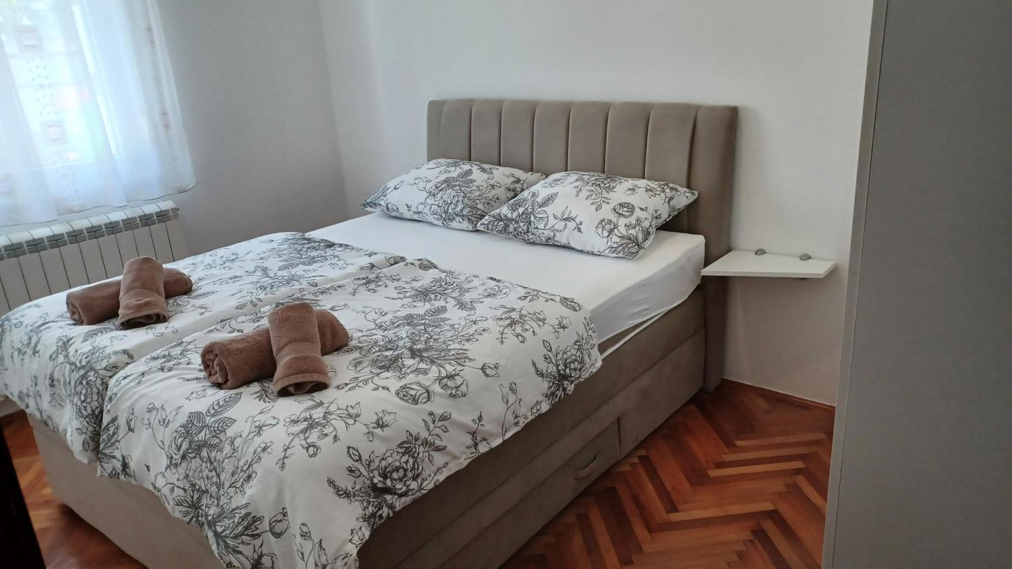 Apartments Villa Adamovic อูมัค ภายนอก รูปภาพ