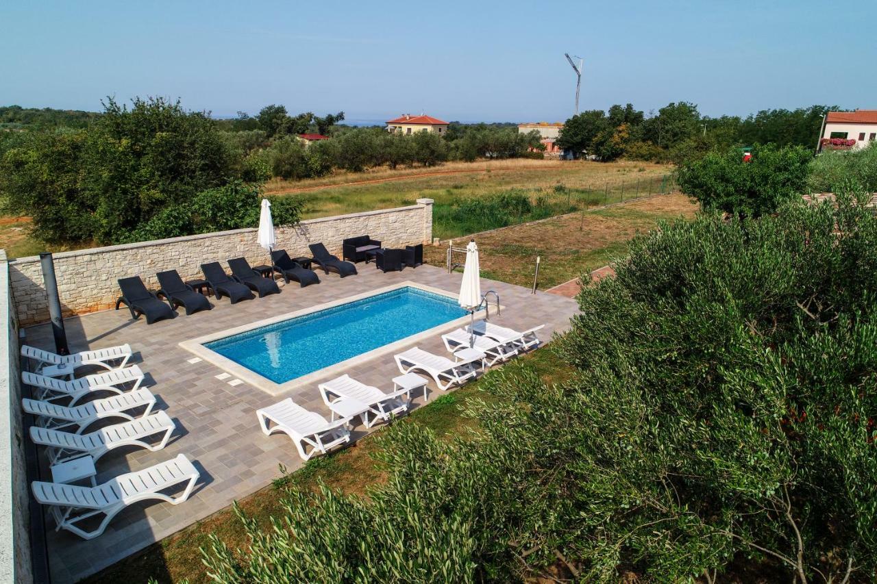 Apartments Villa Adamovic อูมัค ภายนอก รูปภาพ